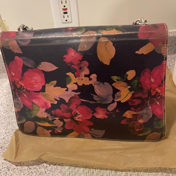 Handbag - Picture 6 of 7